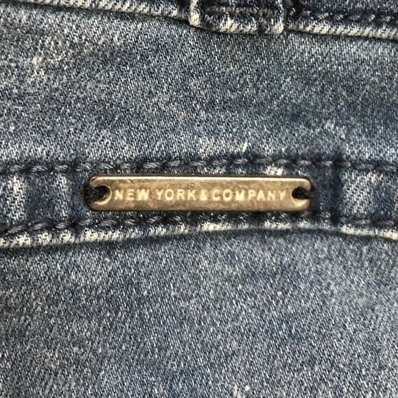 Soho New York & Co. High-Rise Mid-Wash Jean Shorts 16 - Picture 7 of 7